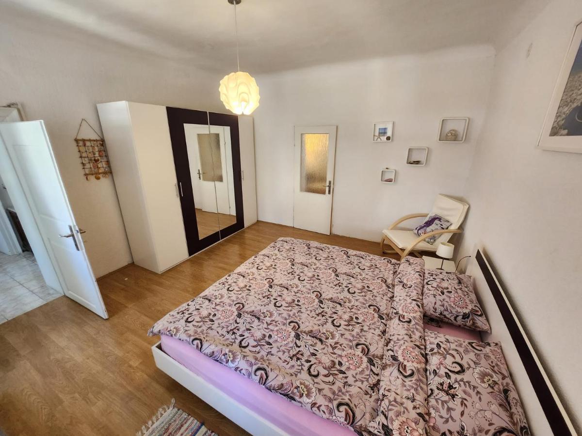Apartment Dolores Cres Bagian luar foto