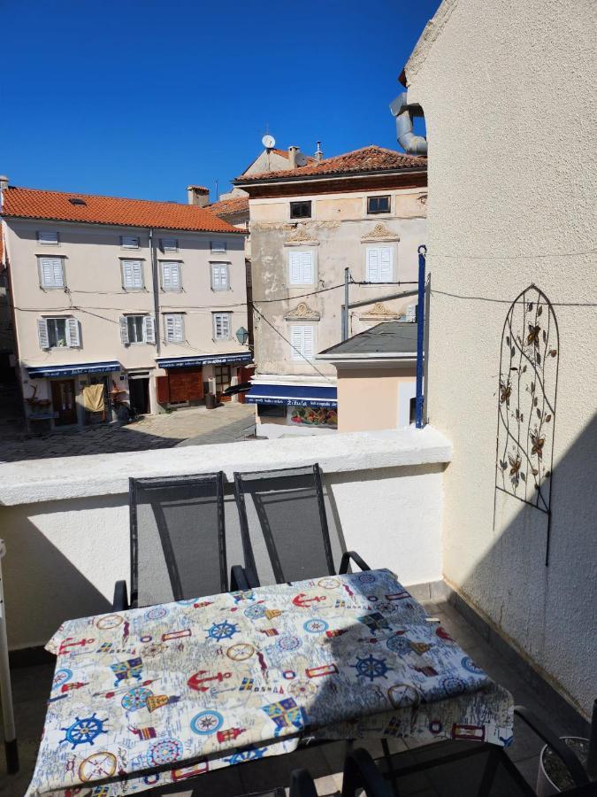 Apartment Dolores Cres Bagian luar foto