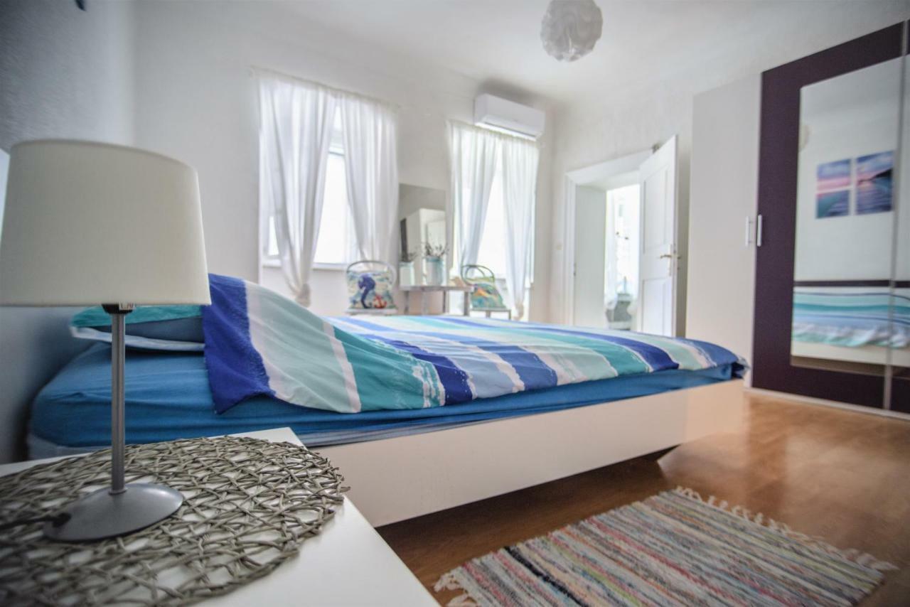 Apartment Dolores Cres Bagian luar foto