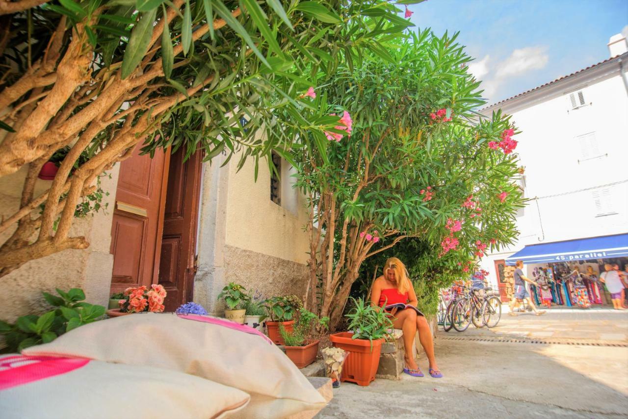 Apartment Dolores Cres Bagian luar foto